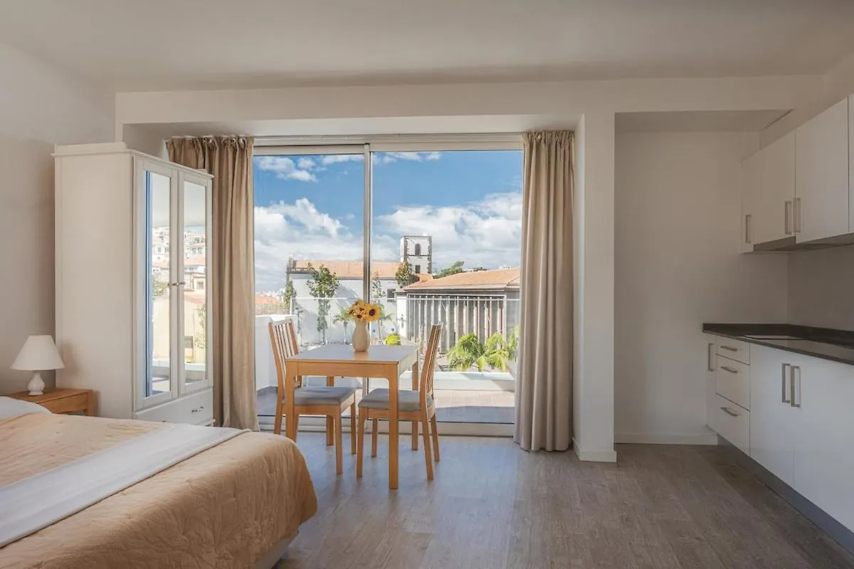 Madeira Rooftop Studio, Ocean & City View Funchal  Funchal (Madeira)
